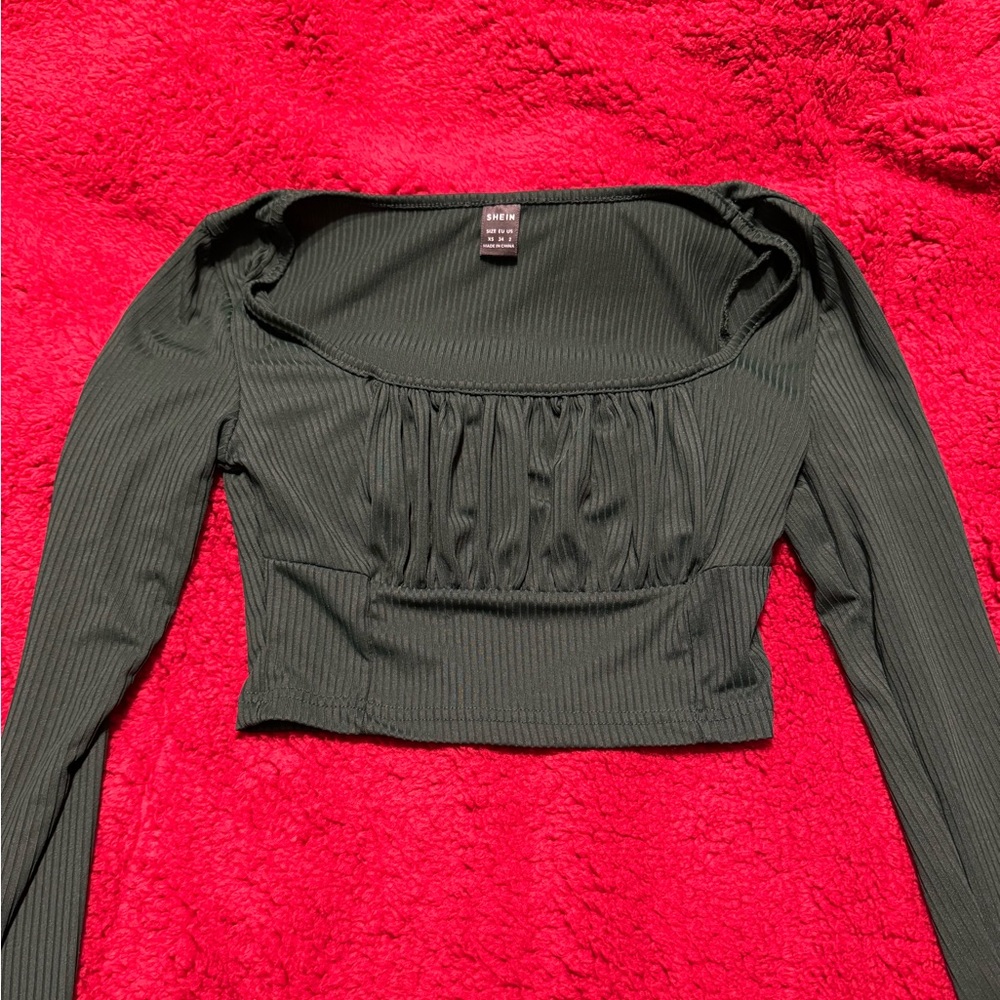 Dark green long sleeved crop top